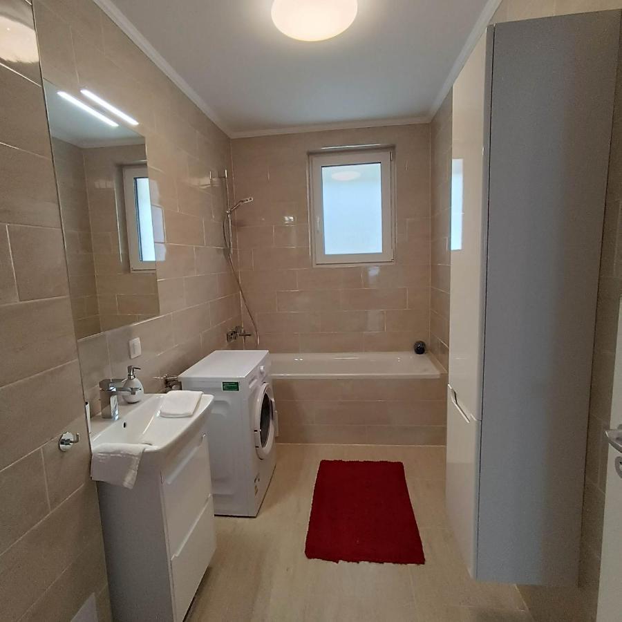 Neue, Moderne Penthousewohnung Sighisoara Bagian luar foto