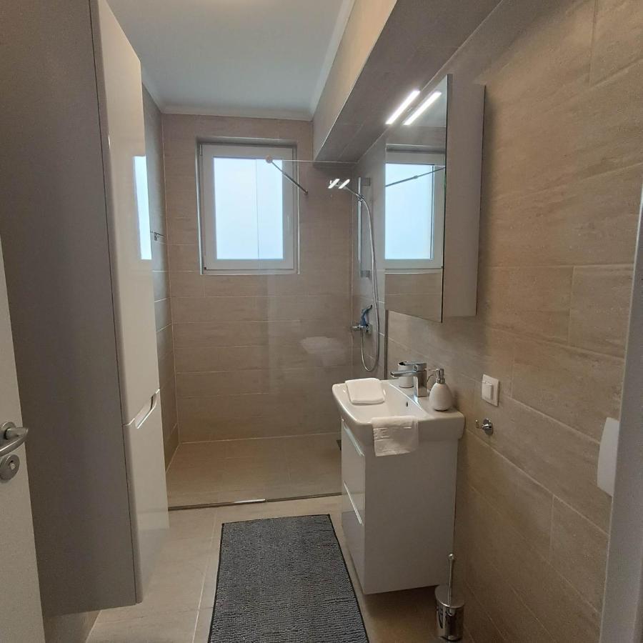 Neue, Moderne Penthousewohnung Sighisoara Bagian luar foto