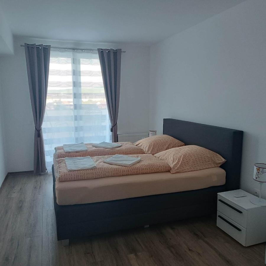 Neue, Moderne Penthousewohnung Sighisoara Bagian luar foto